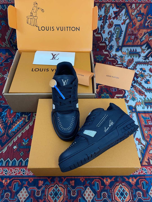 ルイヴィトン靴側面デザイン